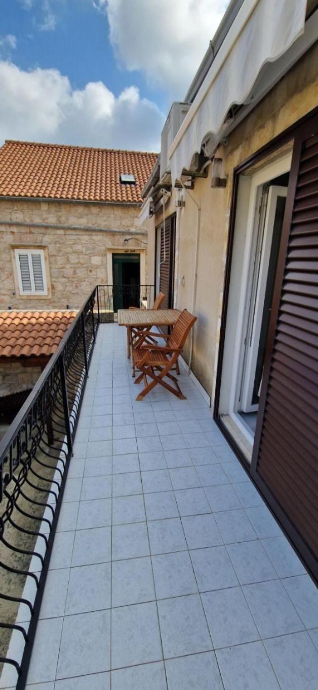 Apartment Tenara Vis Luaran gambar