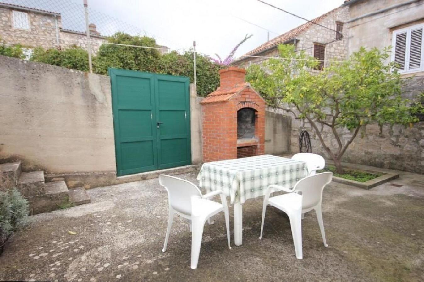 Apartment Tenara Vis Luaran gambar