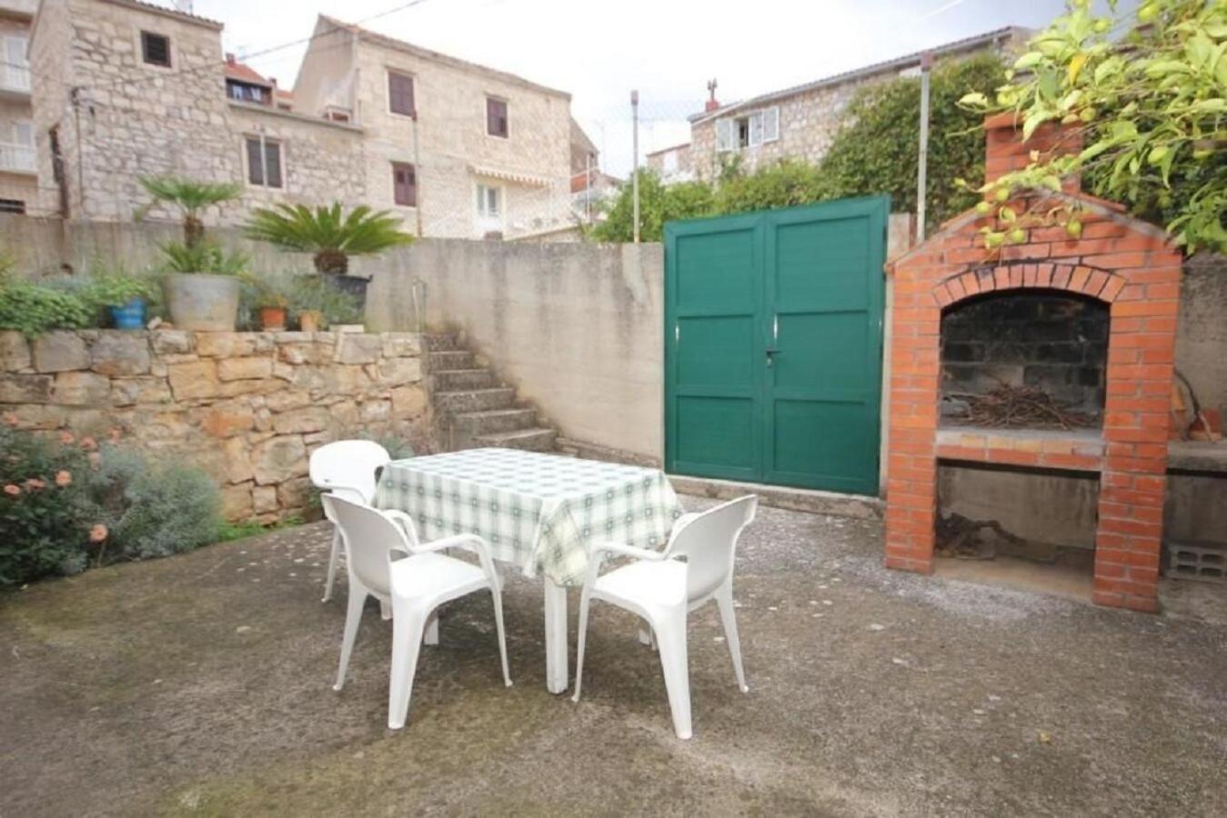 Apartment Tenara Vis Luaran gambar